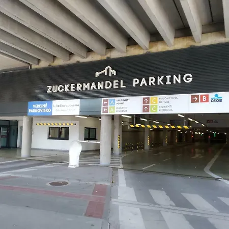 Center, River Front, Private Parking Included 公寓 *