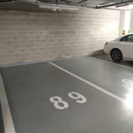 Apartament Center, River Front, Private Parking Included Bratislava